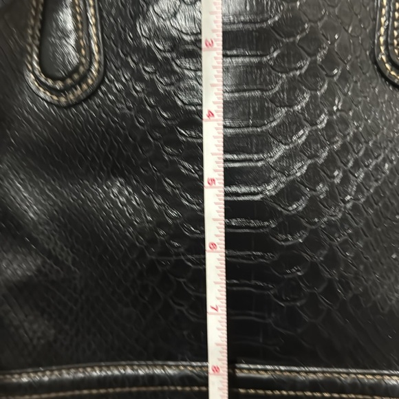 Donating 💛Liz Claiborne black crocdile hand bag - Picture 13 of 14